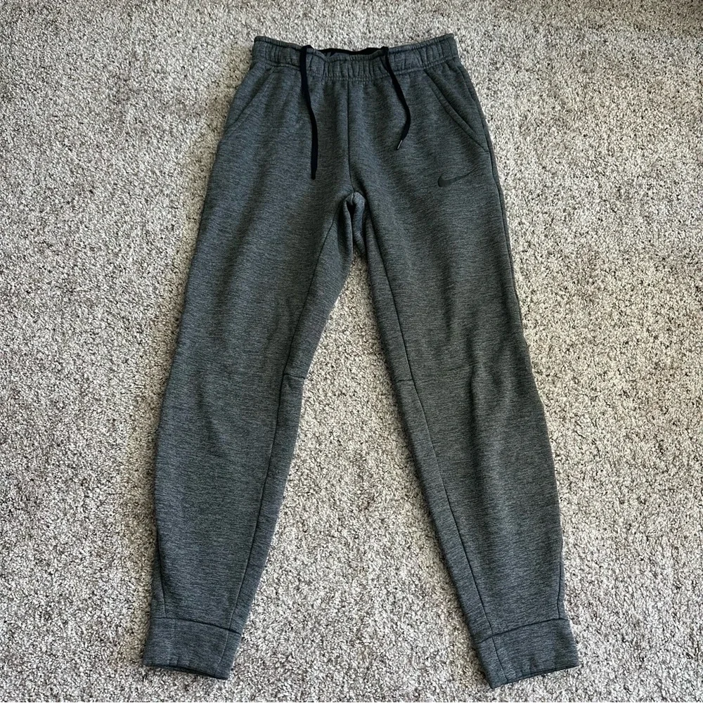 Nike Therma Training Pants Gray Sweatpants Mens Small Drawstring Comfort Pockets